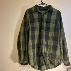 Burnside Green & Black Plaid Button-Up Flannel Shirt Size Medium Long Sleeve